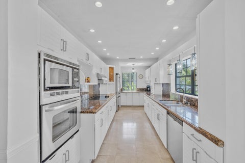Tiny photo for 400 E Acre Drive, Plantation, FL 33317 (MLS # B26078658)