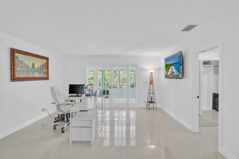 Tiny photo for 400 E Acre Drive, Plantation, FL 33317 (MLS # B26078658)