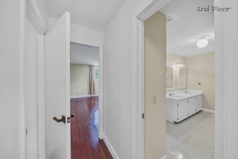 Tiny photo for 400 E Acre Drive, Plantation, FL 33317 (MLS # B26078658)