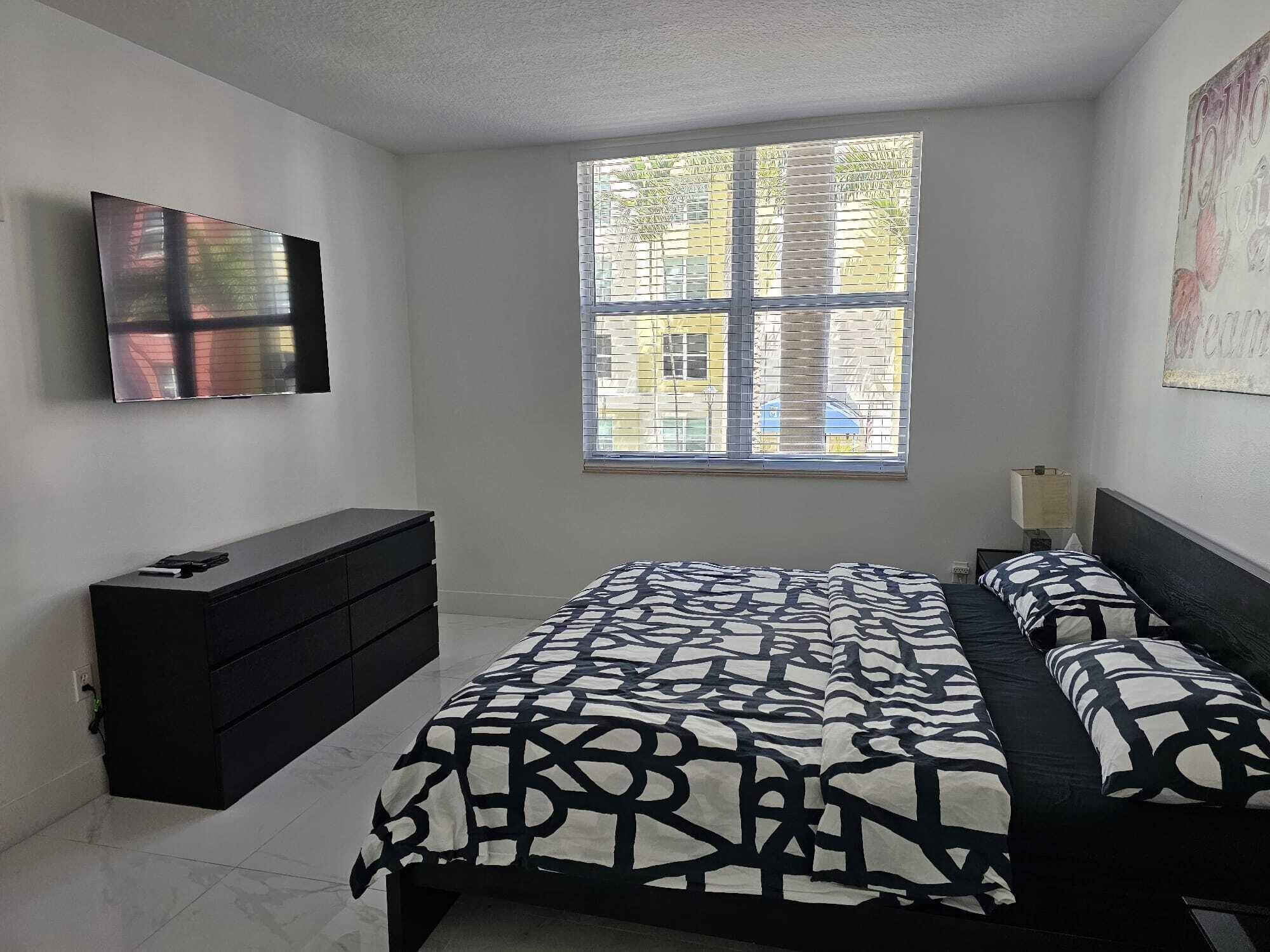 MOORINGS AT LANTANA CONDO - Residential Lease