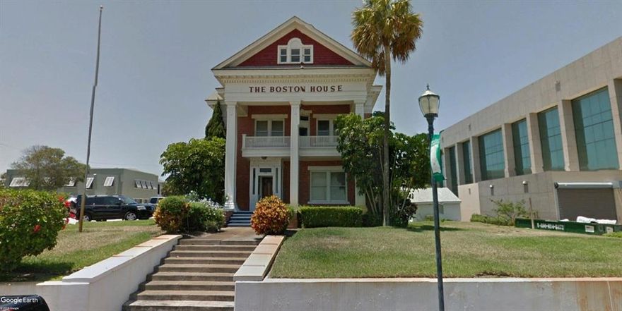 Buy the prestigious  Boston House for your business operation or office.  Perfect location in downtown Fort Pierce, close to everything; restaurants, court houses, city hall, marina, etc.  Beautiful river view!