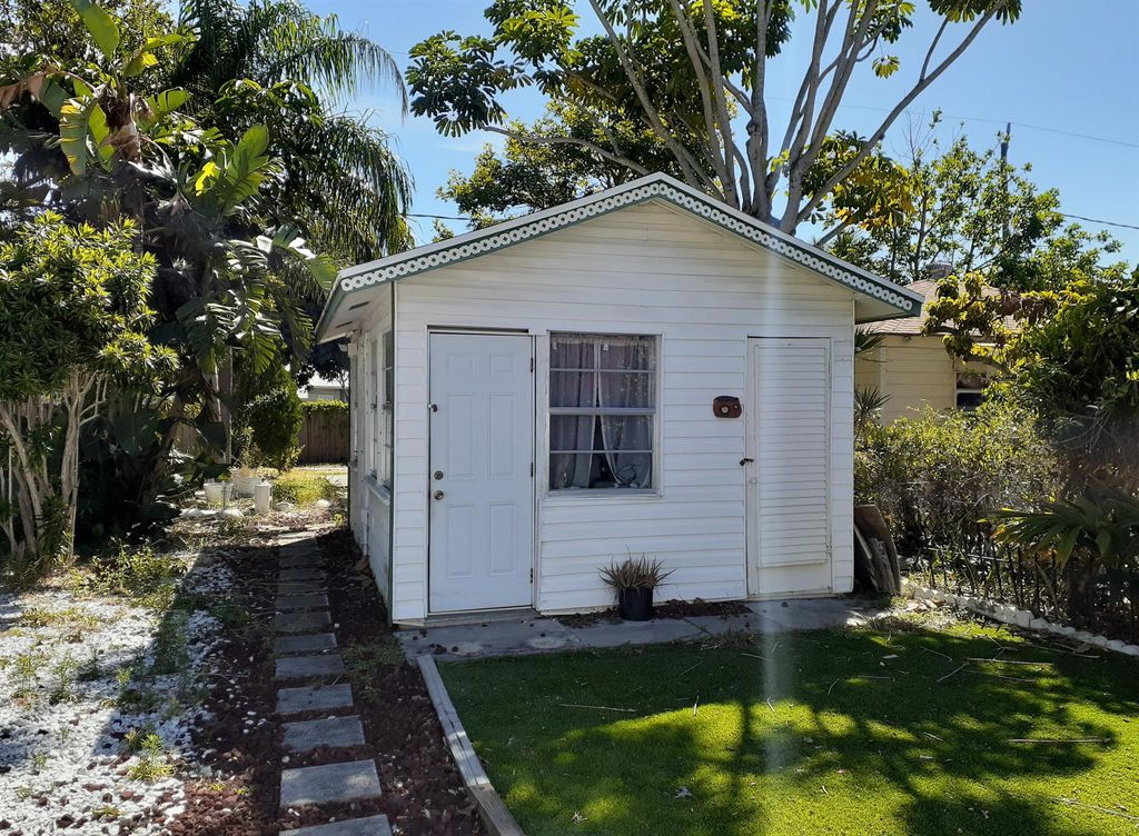 Photo of 1022 N J Street, Lake Worth Beach, FL 33460 (MLS # R11073902)