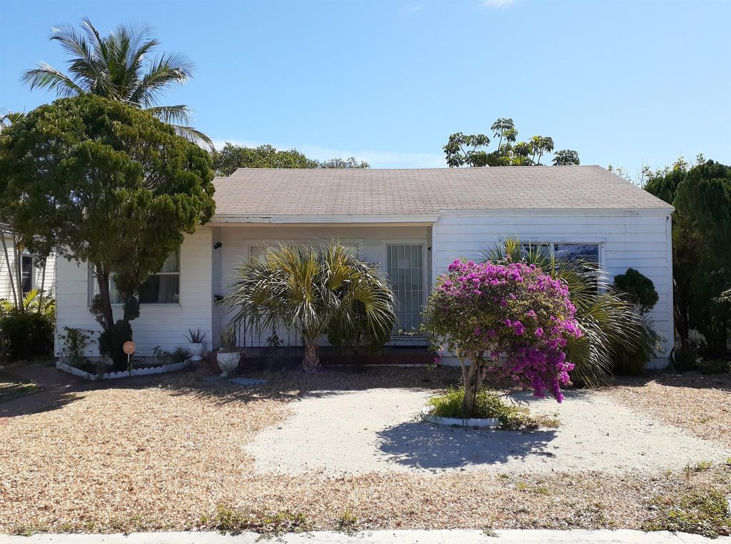 Photo of 1022 N J Street, Lake Worth Beach, FL 33460 (MLS # R11073902)