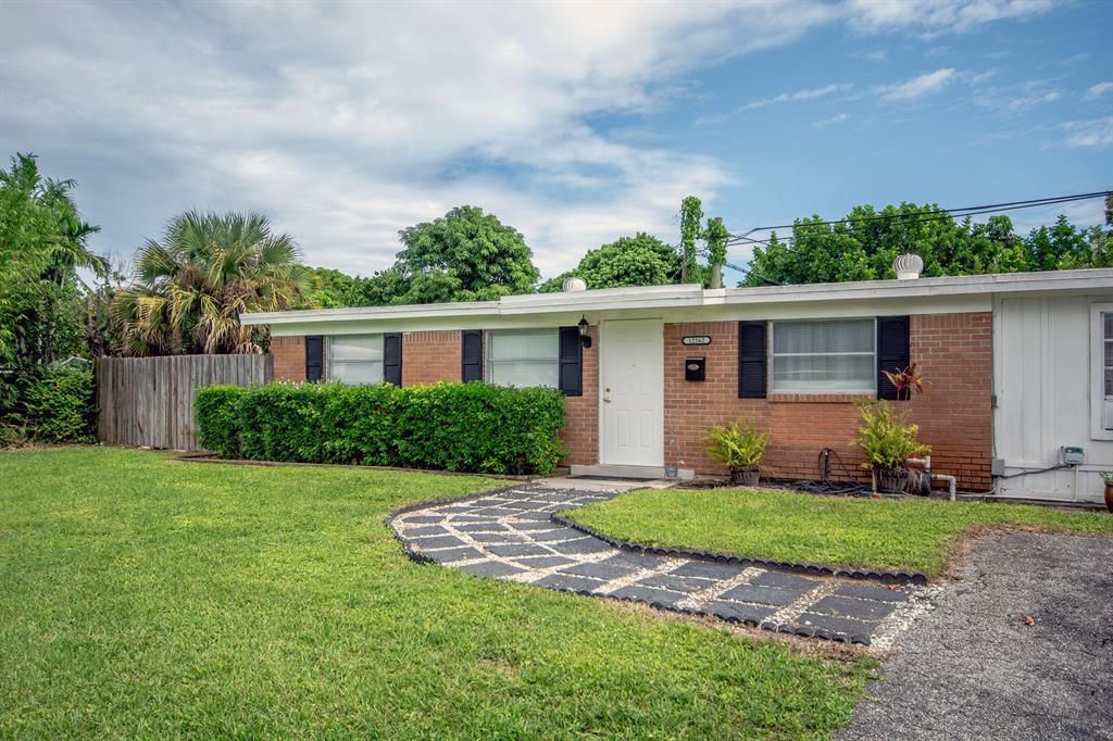 Photo of 12162 Acapulco Avenue, Palm Beach Gardens, FL 33410 (MLS # R10749103)