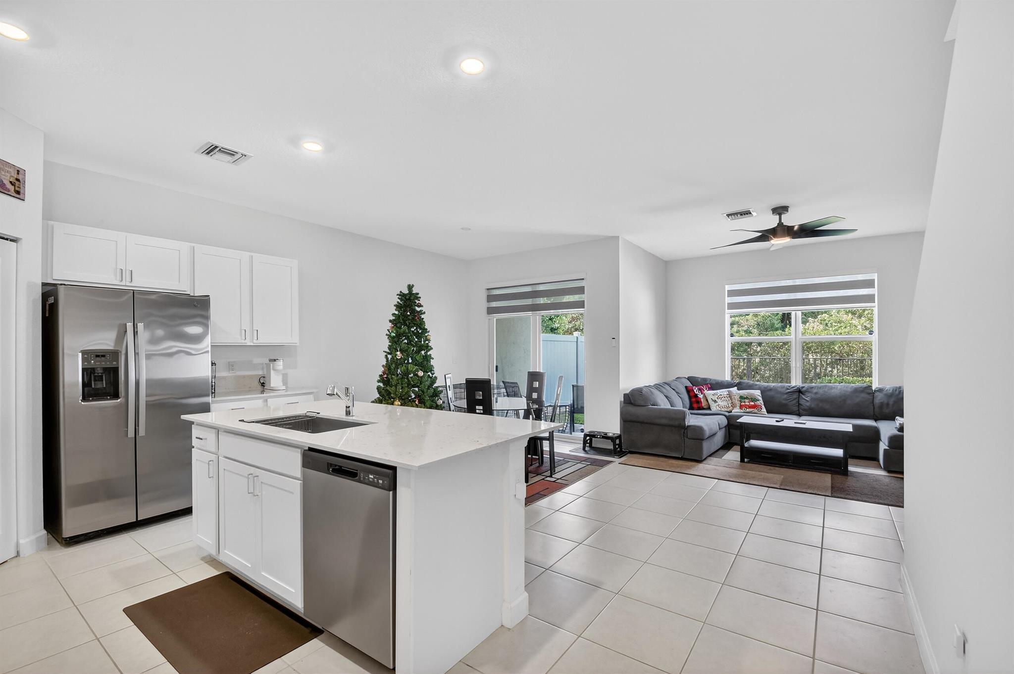 LAKESHORE AT THE FOUNTAIN - Residential