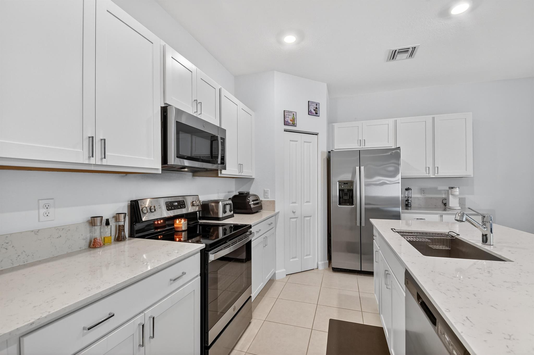 LAKESHORE AT THE FOUNTAIN - Residential