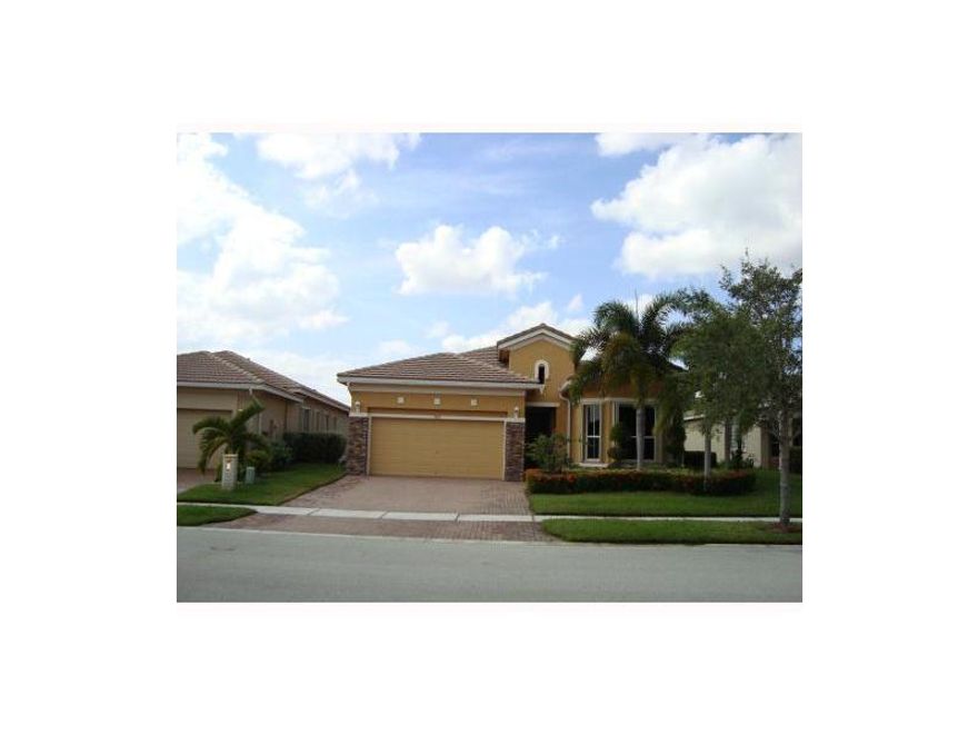 GREAT PROPERTY. A+ SCHOOLS, A+ CLUBHOUSE. BEAUTIFUL 3 BEDROOM HOME ON LAKE. AWESOME VIEW. STAINLESS STEEL APPLICANCES AND GRANITE COUNTER TOPS.QUICK MOVE-IN APPROVAL.FIRST MONTH AND SECURITY MOVES YOU IN.