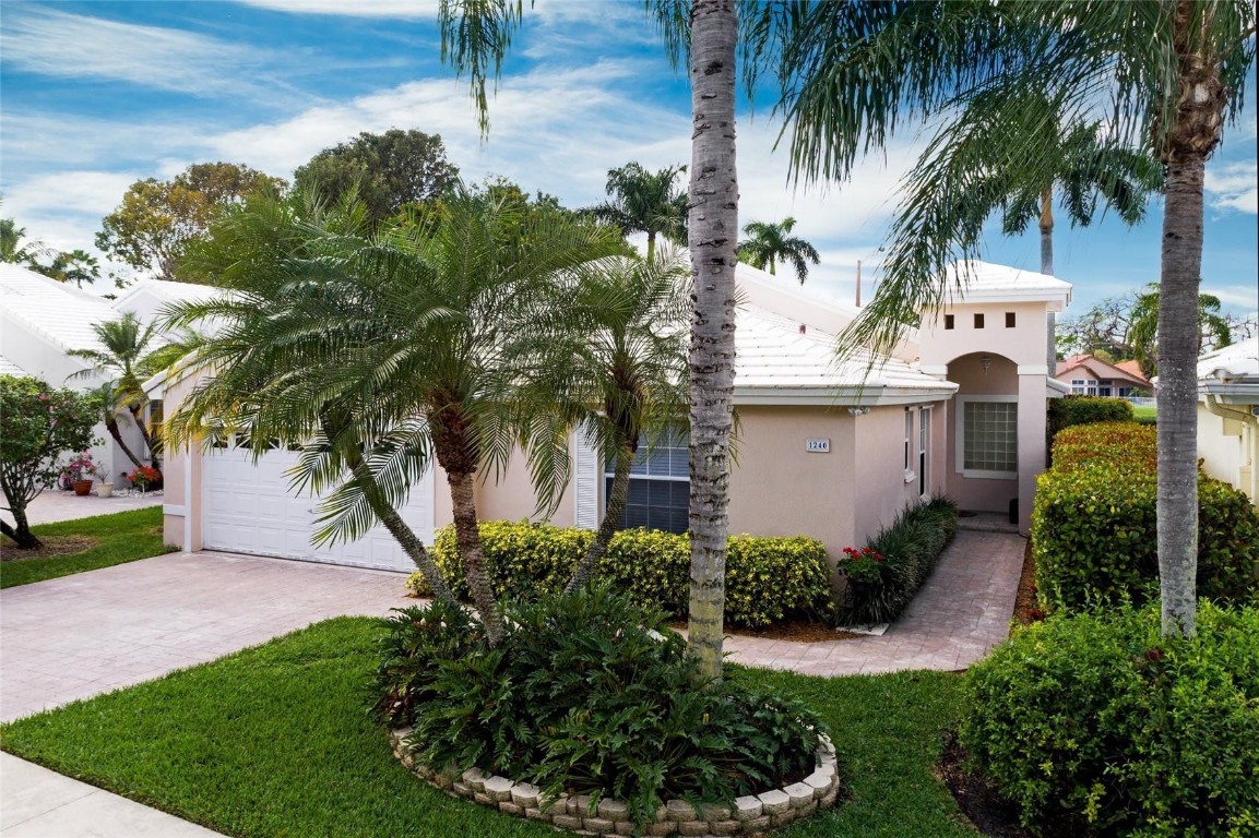 Hollywood Lakes Country C - Residential