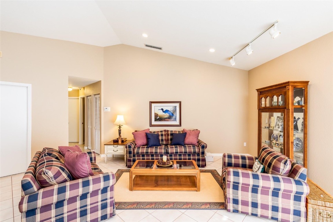 Hollywood Lakes Country C - Residential