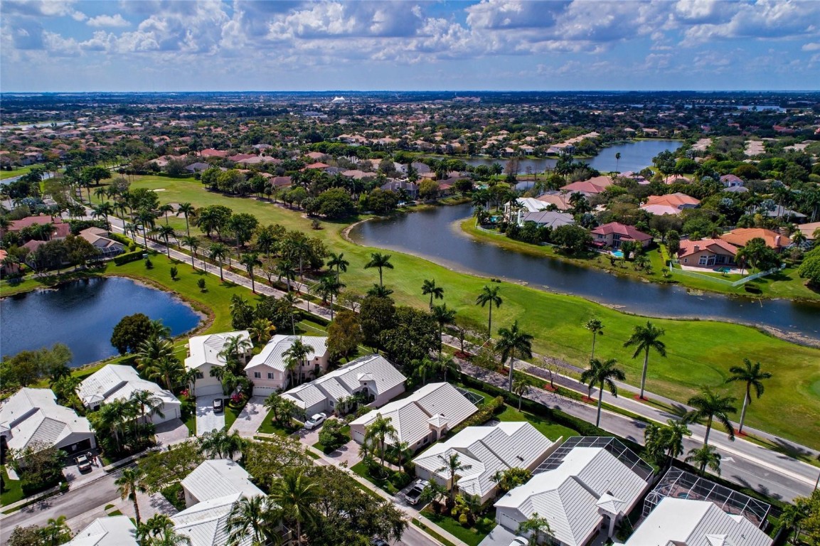 Hollywood Lakes Country C - Residential
