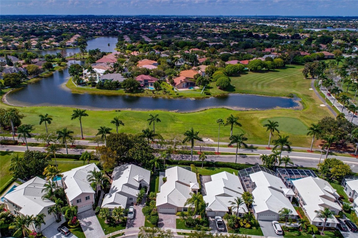 Hollywood Lakes Country C - Residential