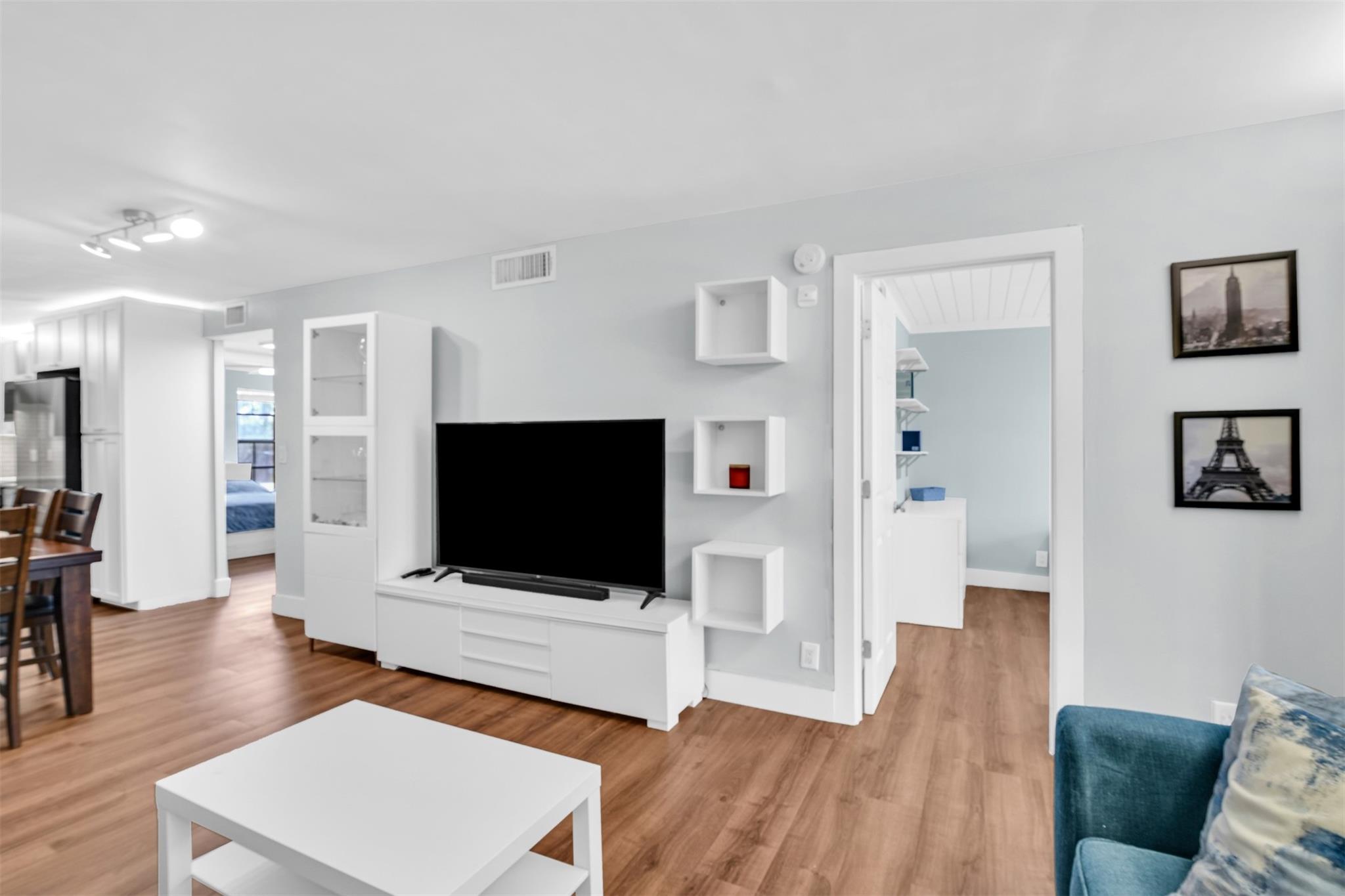 LAKE WINDWOOD - Residential