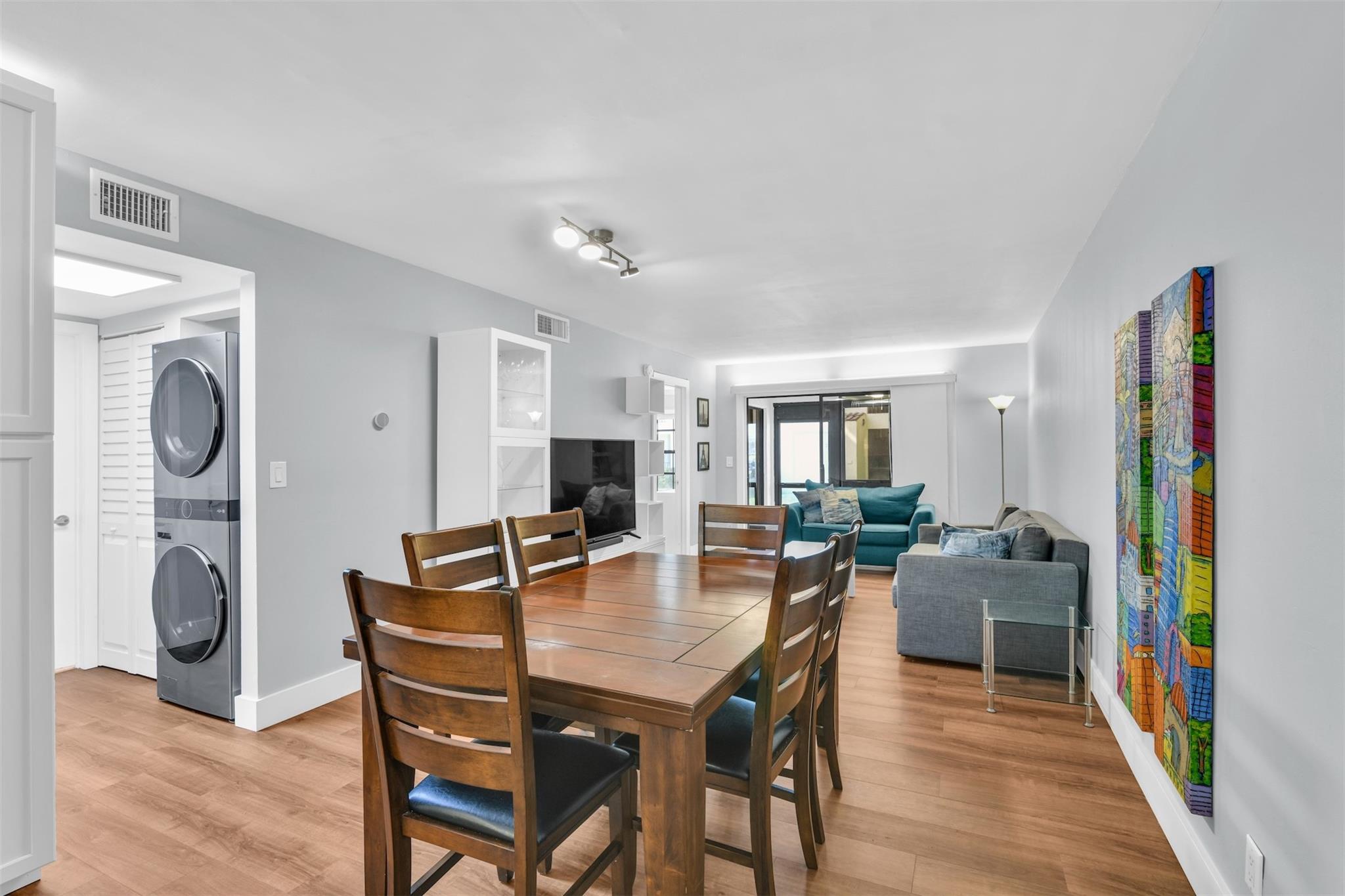 LAKE WINDWOOD - Residential