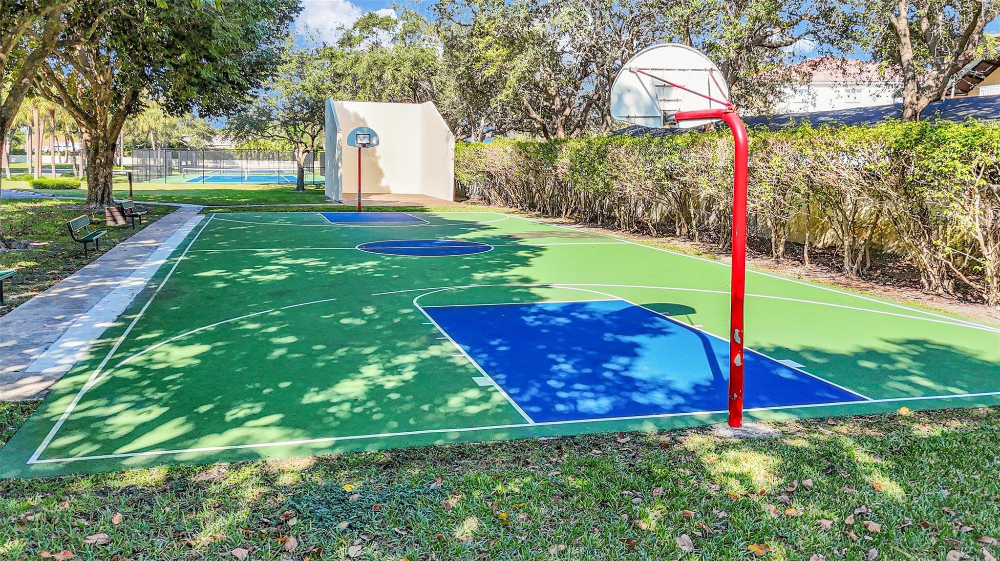 LAKE WINDWOOD - Residential