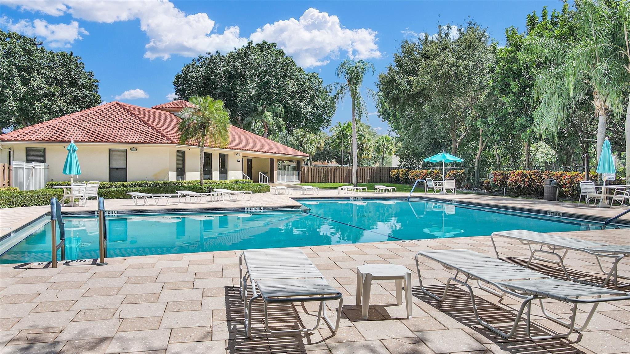 LAKE WINDWOOD - Residential