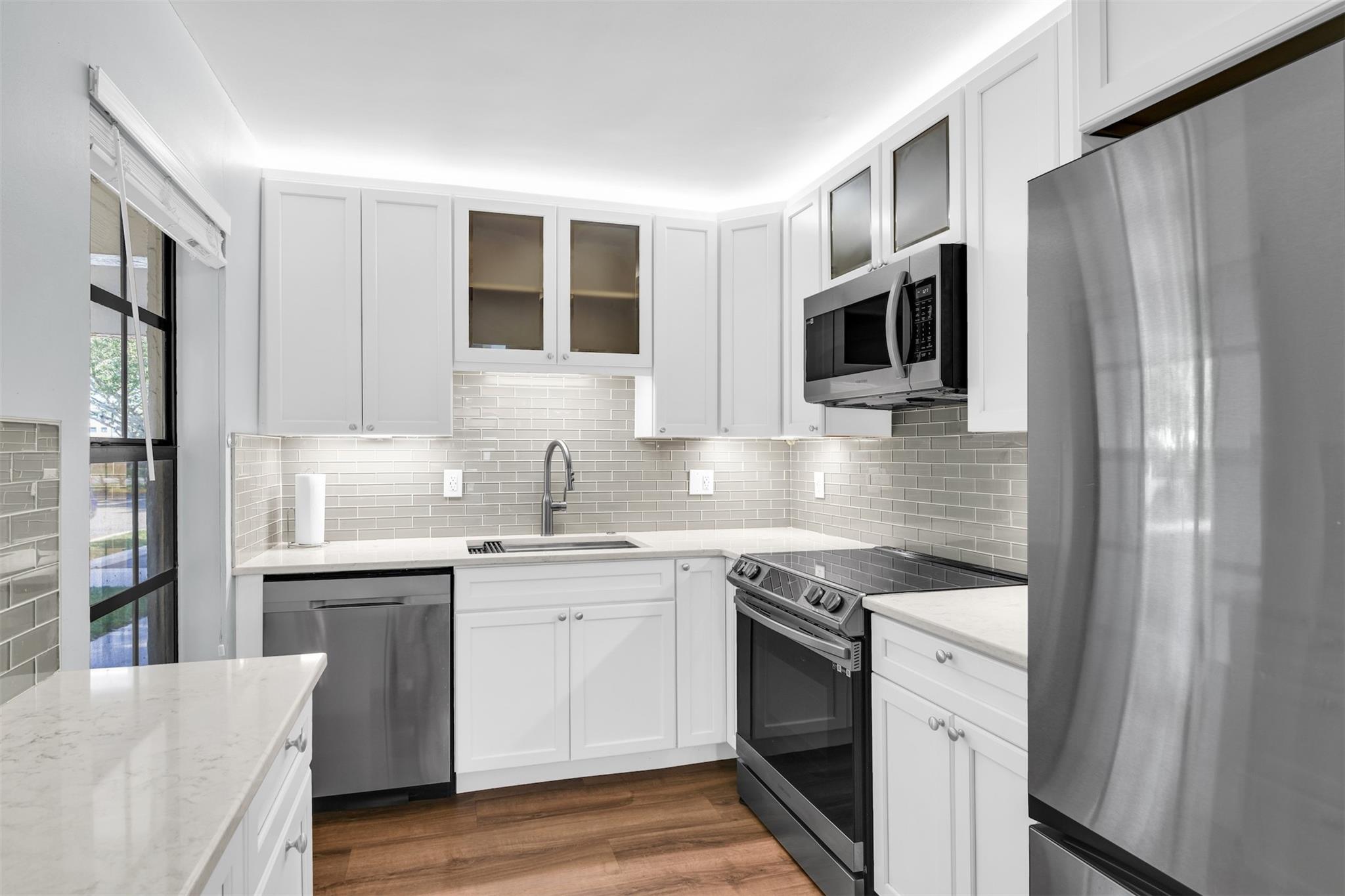 LAKE WINDWOOD - Residential