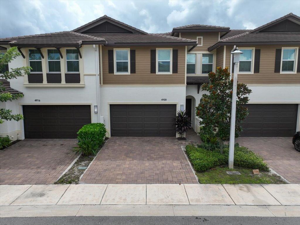 Photo of 4920 Pointe Midtown Way #21, Palm Beach Gardens, FL 33418 (MLS # R10897344)