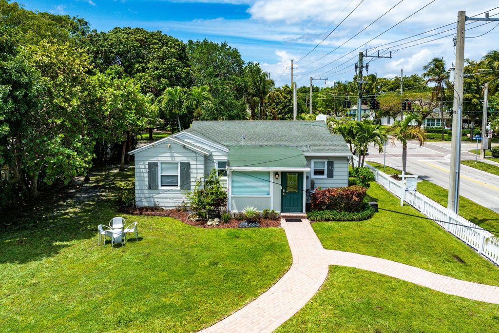 Photo of 145 North Swinton Avenue, Delray Beach, FL 33444 (MLS # B26020816)