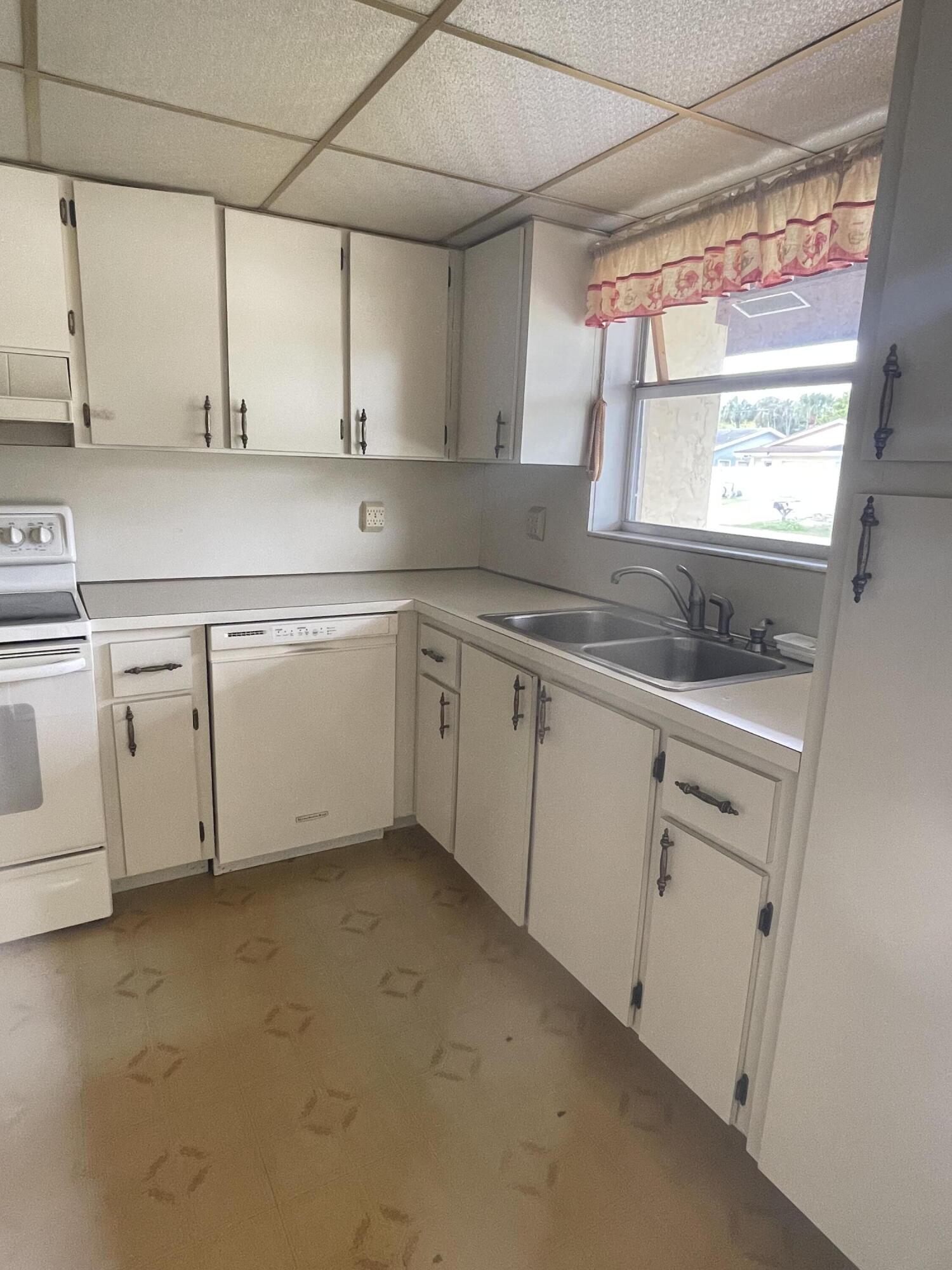 PARKWAY VILLAGE - Residential