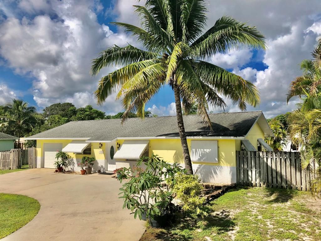 Photo of 12844 SE Hobe Hills Drive, Hobe Sound, FL 33455 (MLS # R10750092)