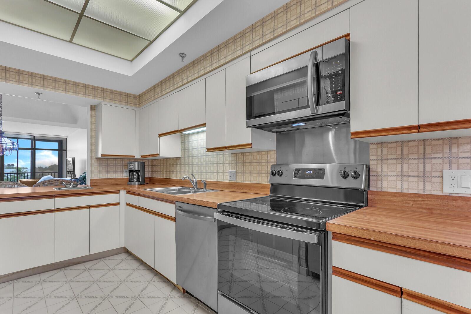 MARINA AT TWELVE OAKS CON - Residential Lease