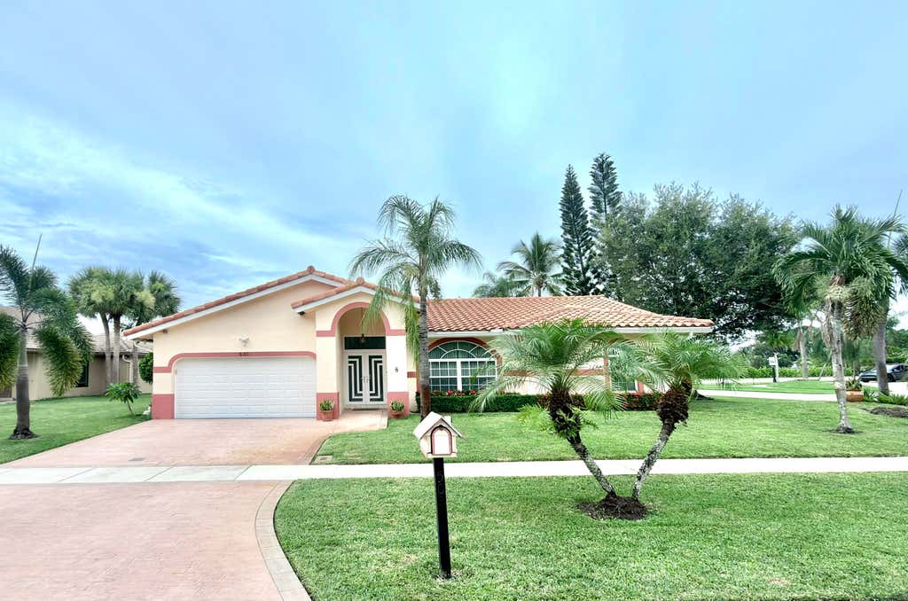 Photo of 501 SW 168th Way, Weston, FL 33326 (MLS # B26055247)