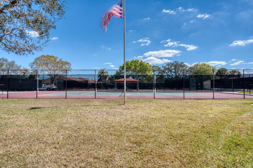 WHISPERING SOUND - Residential