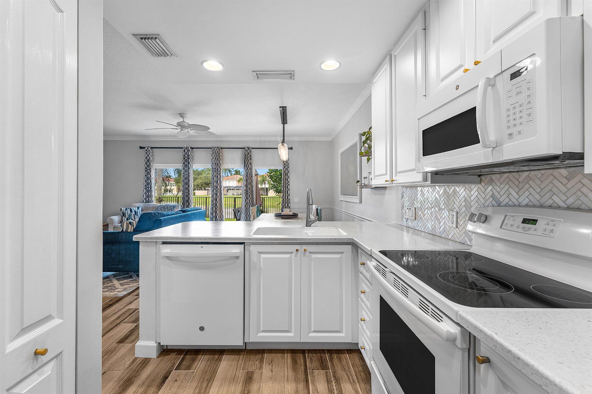 RIVERWALK 6 - Residential Lease