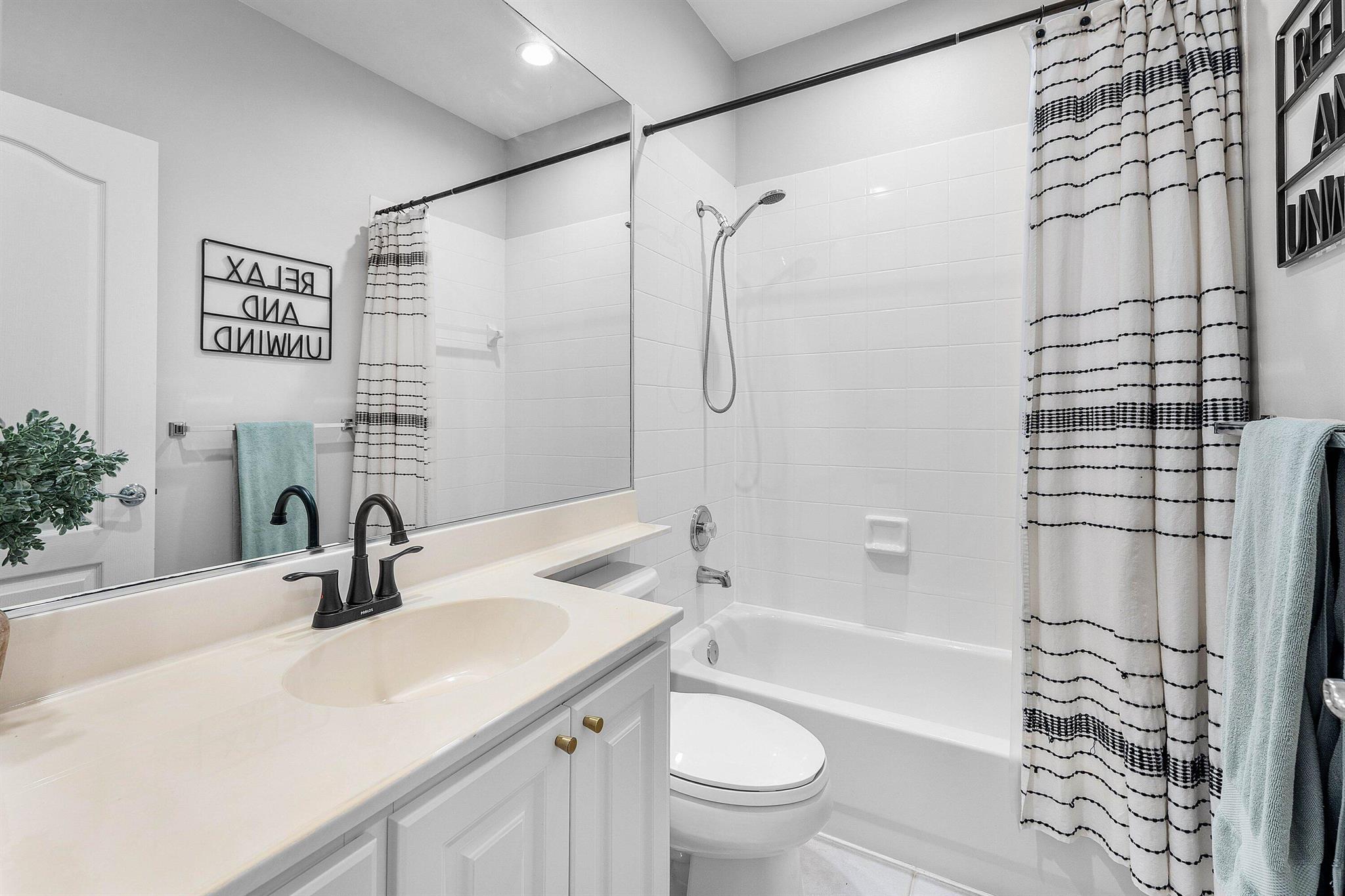 RIVERWALK 6 - Residential Lease