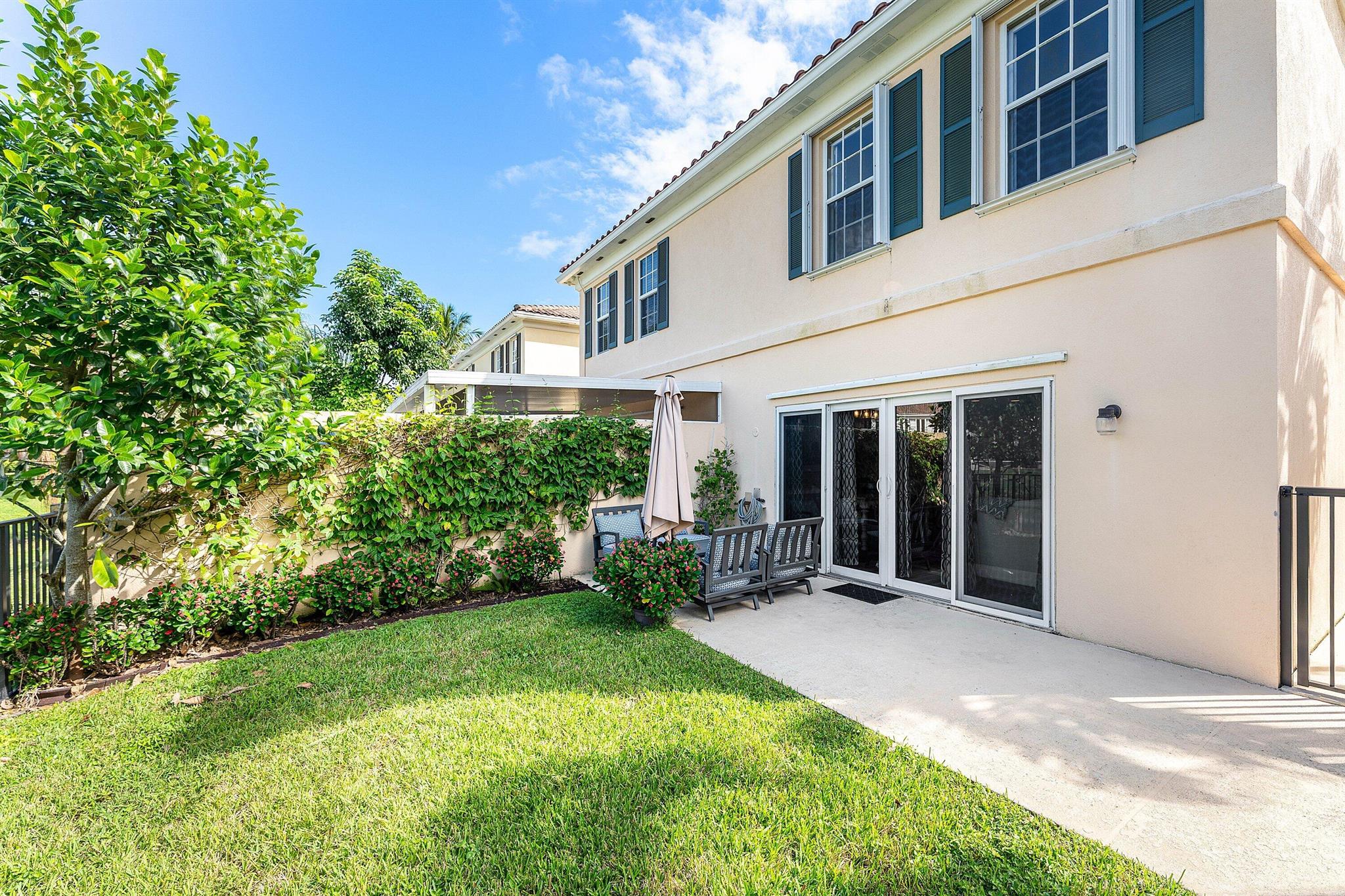 RIVERWALK 6 - Residential Lease