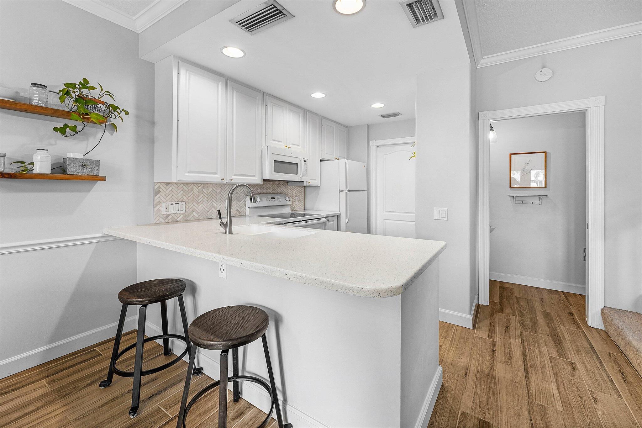 RIVERWALK 6 - Residential Lease