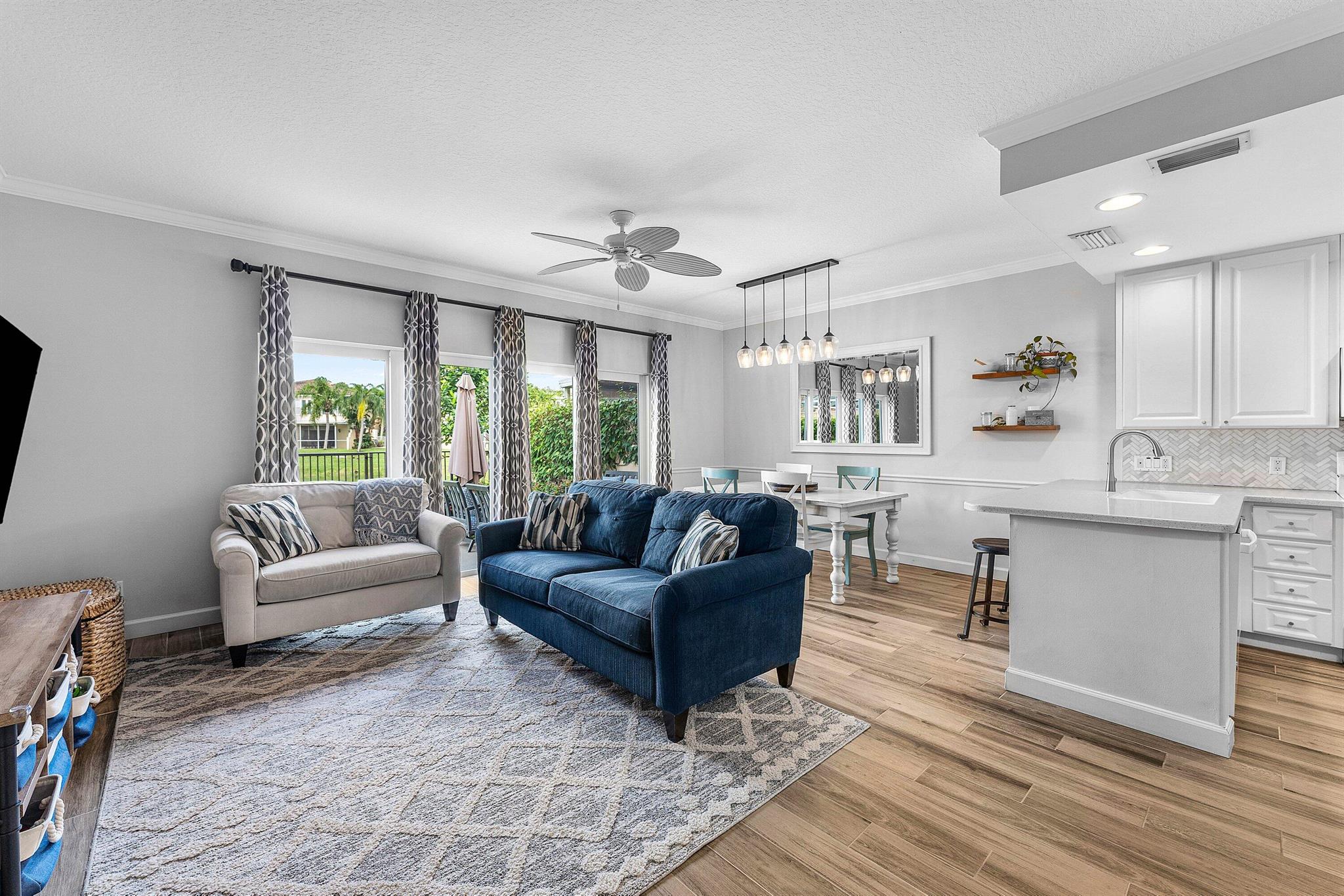 RIVERWALK 6 - Residential Lease