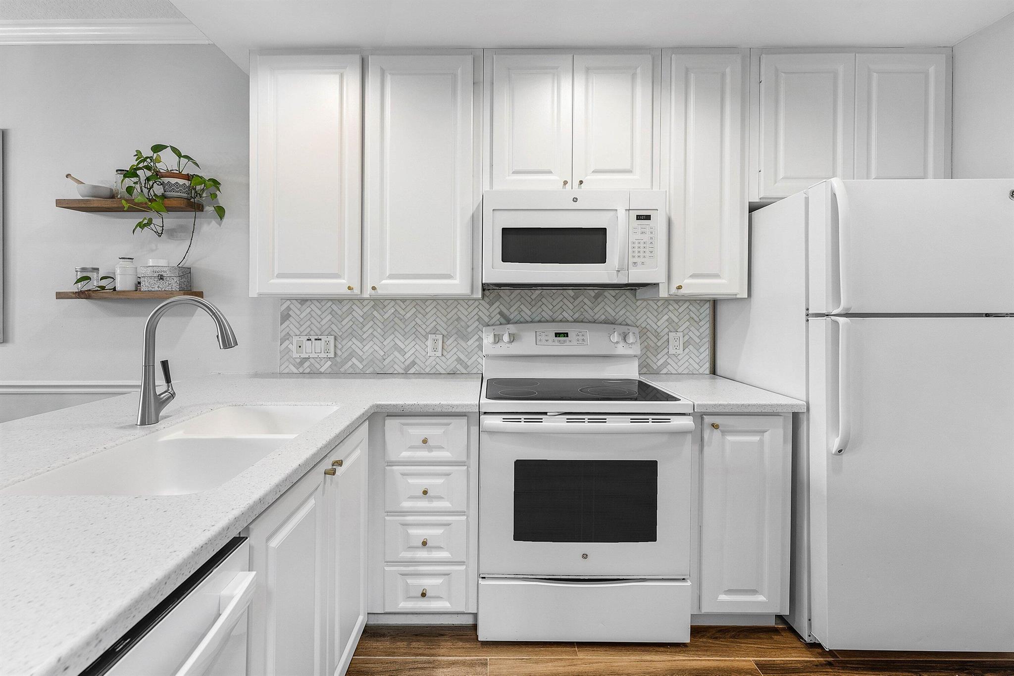 RIVERWALK 6 - Residential Lease