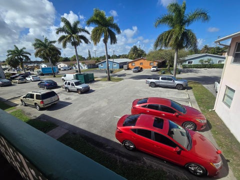 Tiny photo for 270 NE 40th Street NE #26, Oakland Park, FL 33334 (MLS # B26041493)