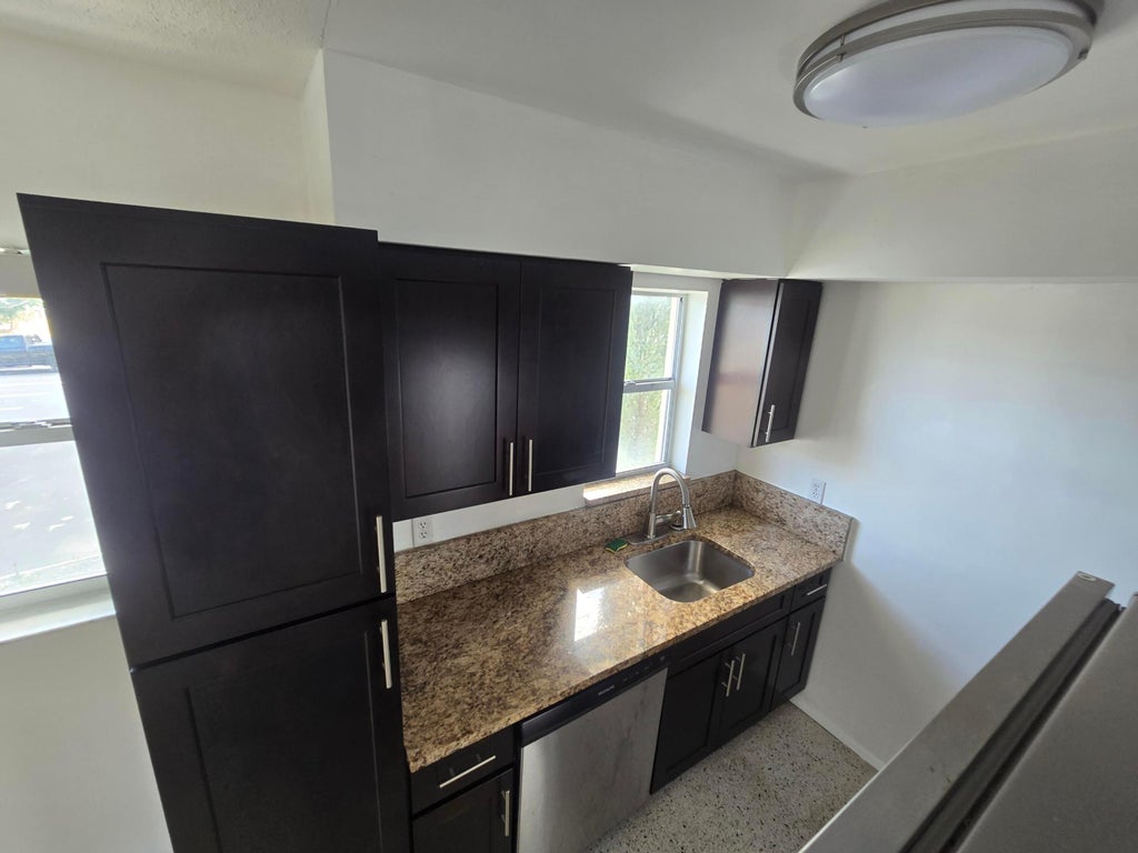 Photo of 270 NE 40th Street NE #26, Oakland Park, FL 33334 (MLS # B26041493)