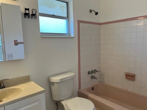 Tiny photo for 270 NE 40th Street NE #26, Oakland Park, FL 33334 (MLS # B26041493)