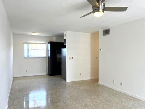 Tiny photo for 270 NE 40th Street NE #26, Oakland Park, FL 33334 (MLS # B26041493)
