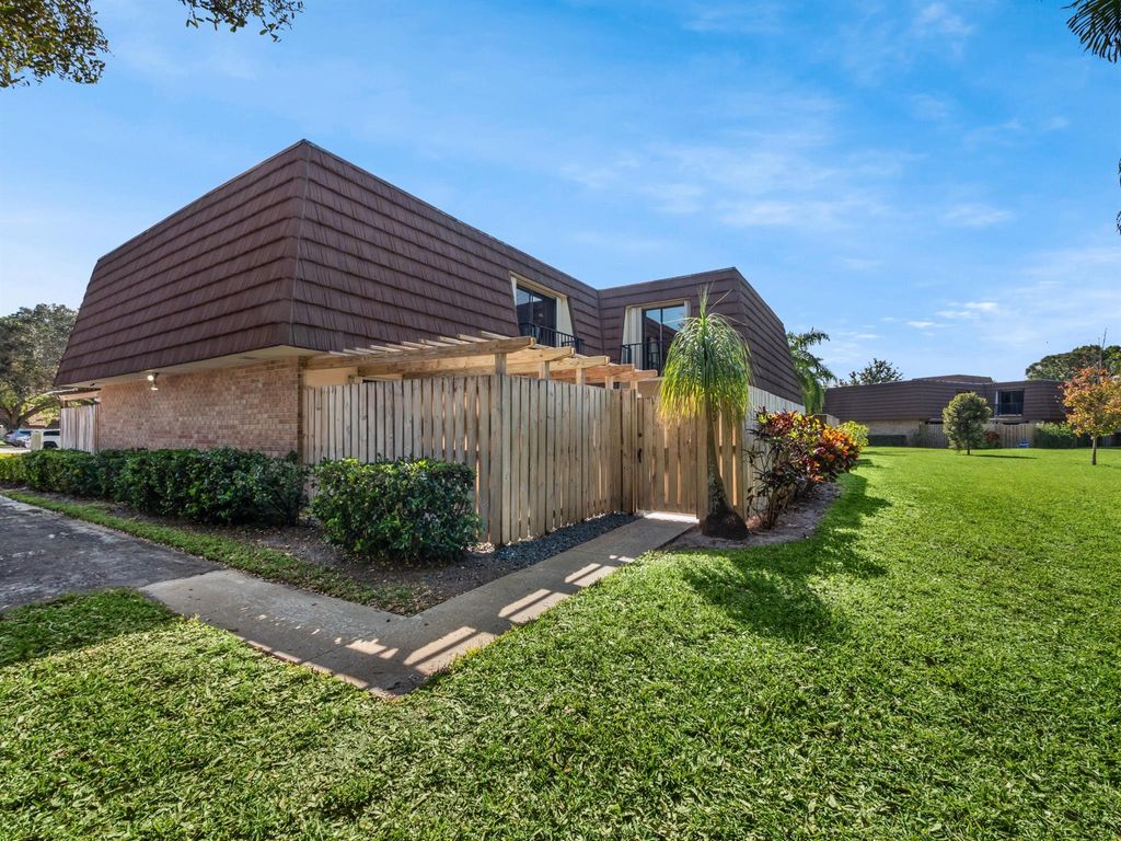 Photo of 1409 14th Lane, Palm Beach Gardens, FL 33418 (MLS # R10964129)