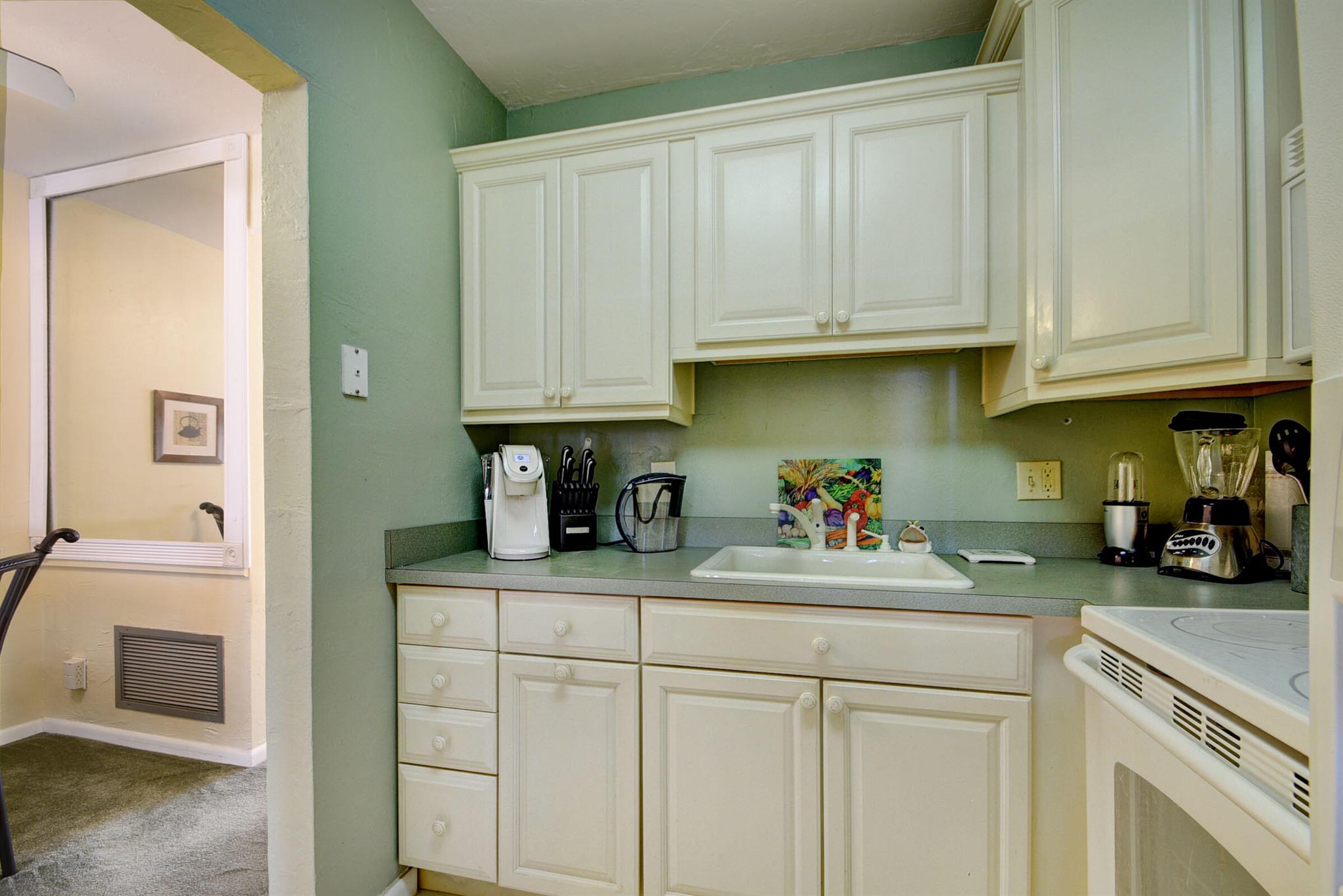 MURRY HILLS APT BLDG CONDO - Residential