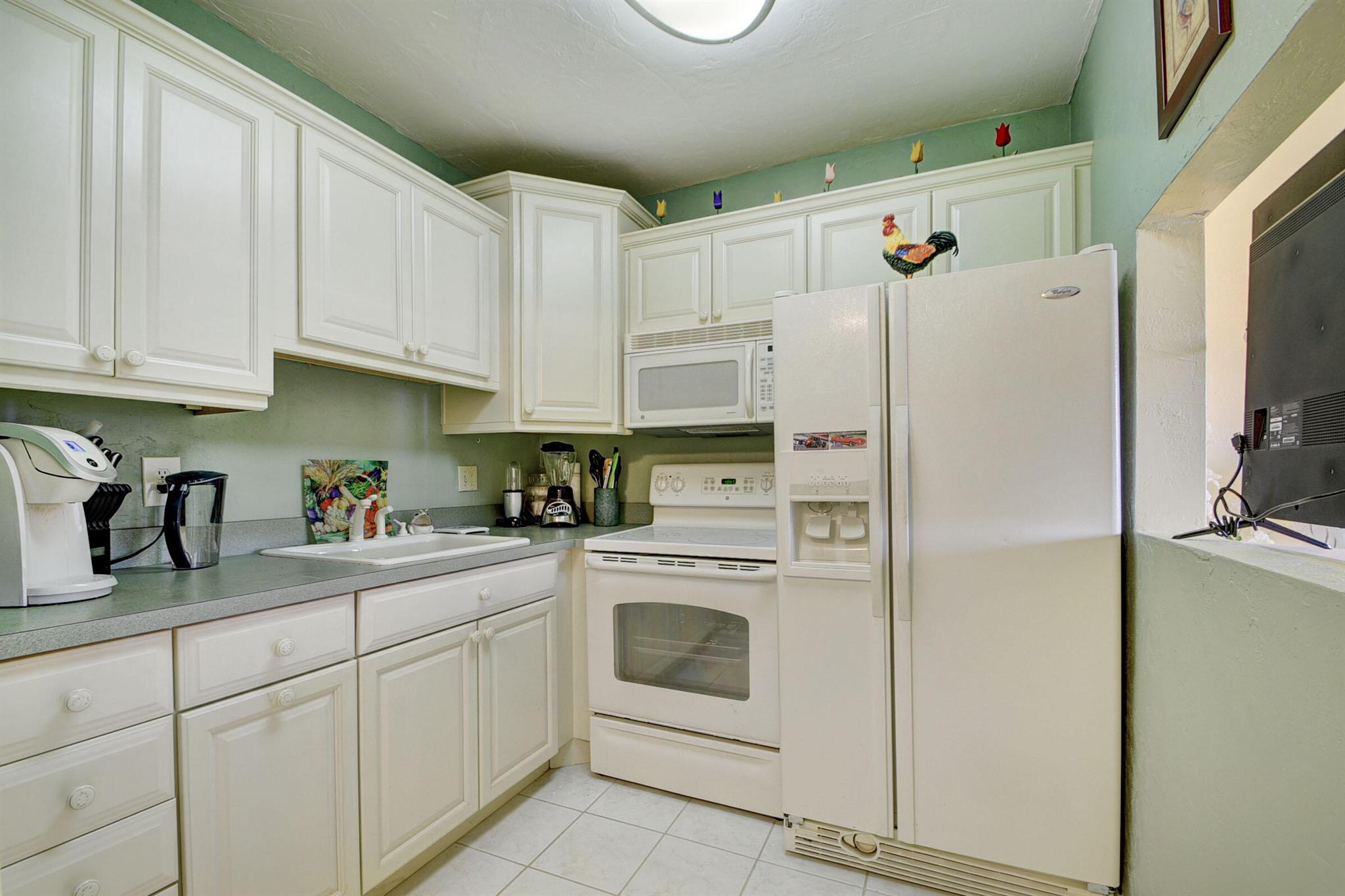 MURRY HILLS APT BLDG CONDO - Residential