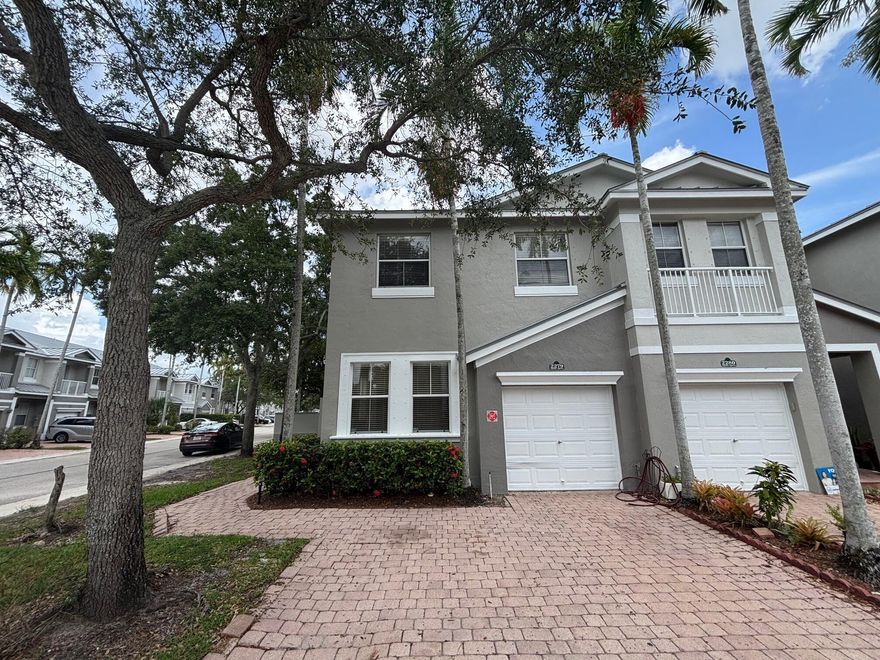 GREAT LOCATION , 2 STORY TOWNHOME CORNER UNIT WITH GARAGE. THRER ARE 4 BEDROOM 3 BATHROOM HOME . CLOSE TO MALL, SCHOOLS AND SHOPPING CENTERS AND PUBLIX . ONE OF THE BEDROOM AND ONE FULL BATHROOM IN FIRST FLOOR.First, last security and tenant insurance.