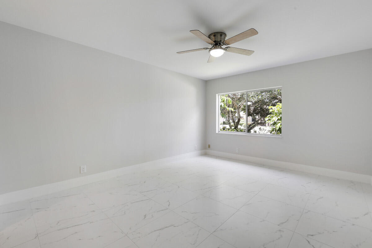 WHISPER WALK SEC C CONDO - Residential