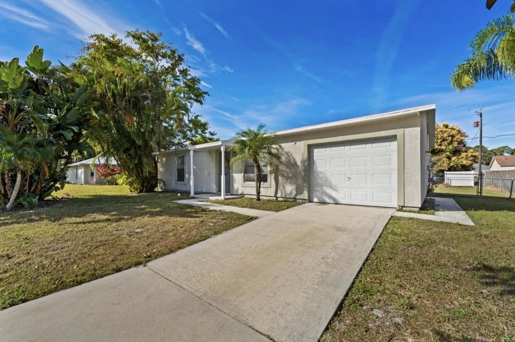 Photo of 307 SE HUSTED Terrace, Port Saint Lucie, FL 34983 (MLS # B26080883)