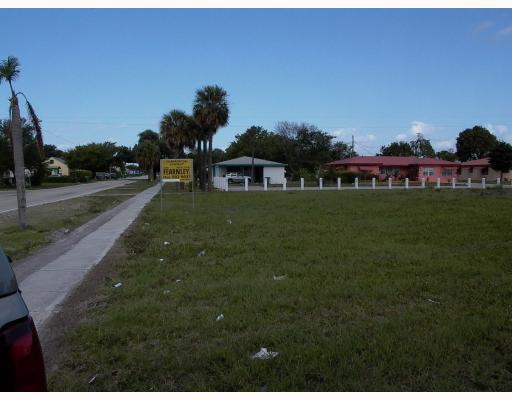 Prime location. Close to intracoastal boat ramps,Singer Island. Perfect for multi-family, storefront, office space or mixed use. Can be combined with adjoining properties to build a bigger project. Owner can build to suit or possible owner finance.
