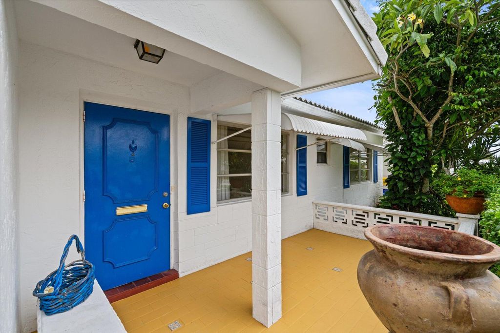 Photo of 1711 SW 18th Street, Boynton Beach, FL 33426 (MLS # R11016926)