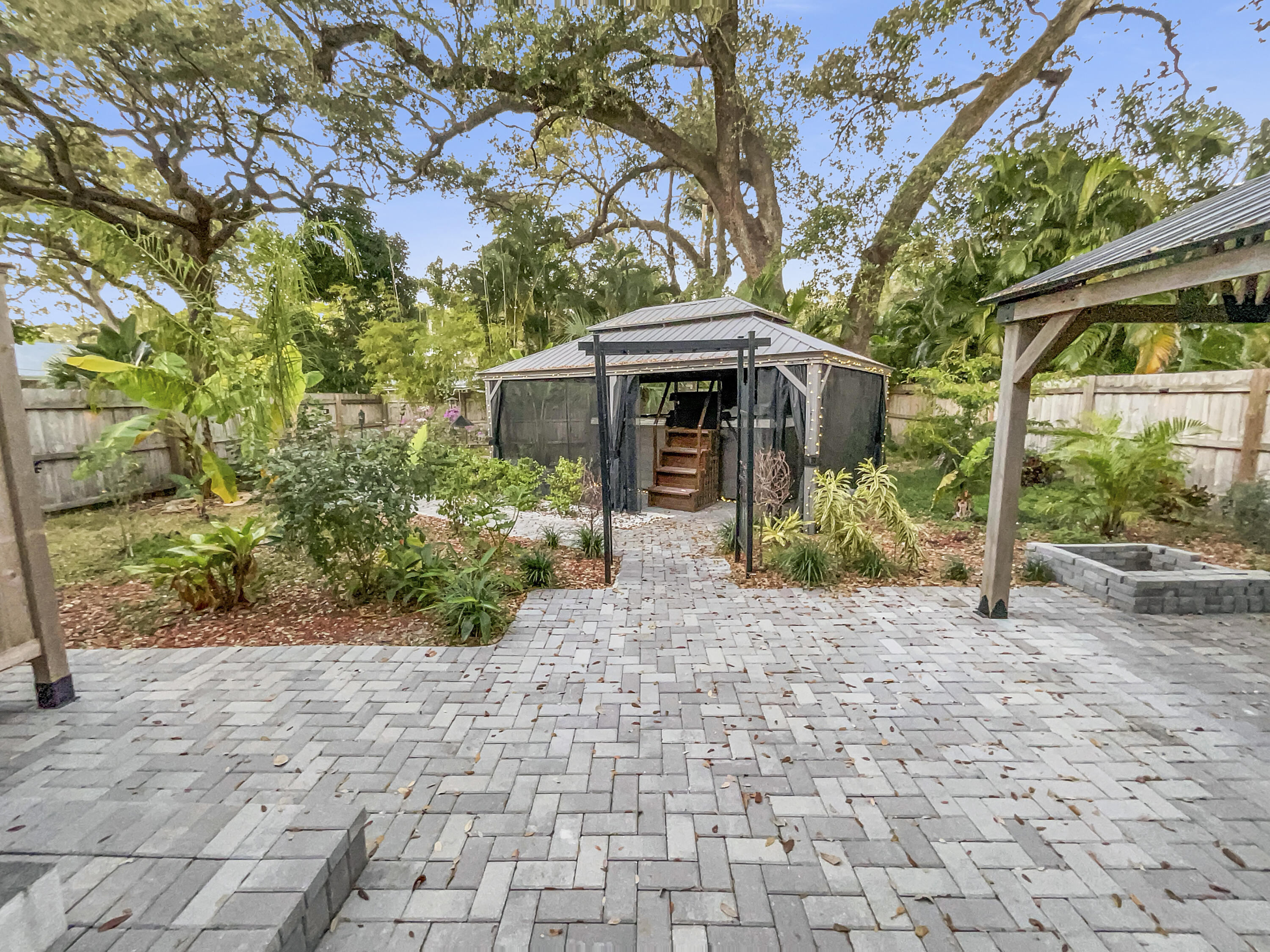 F A BARRETTS SUB OF W1/2 - Residential