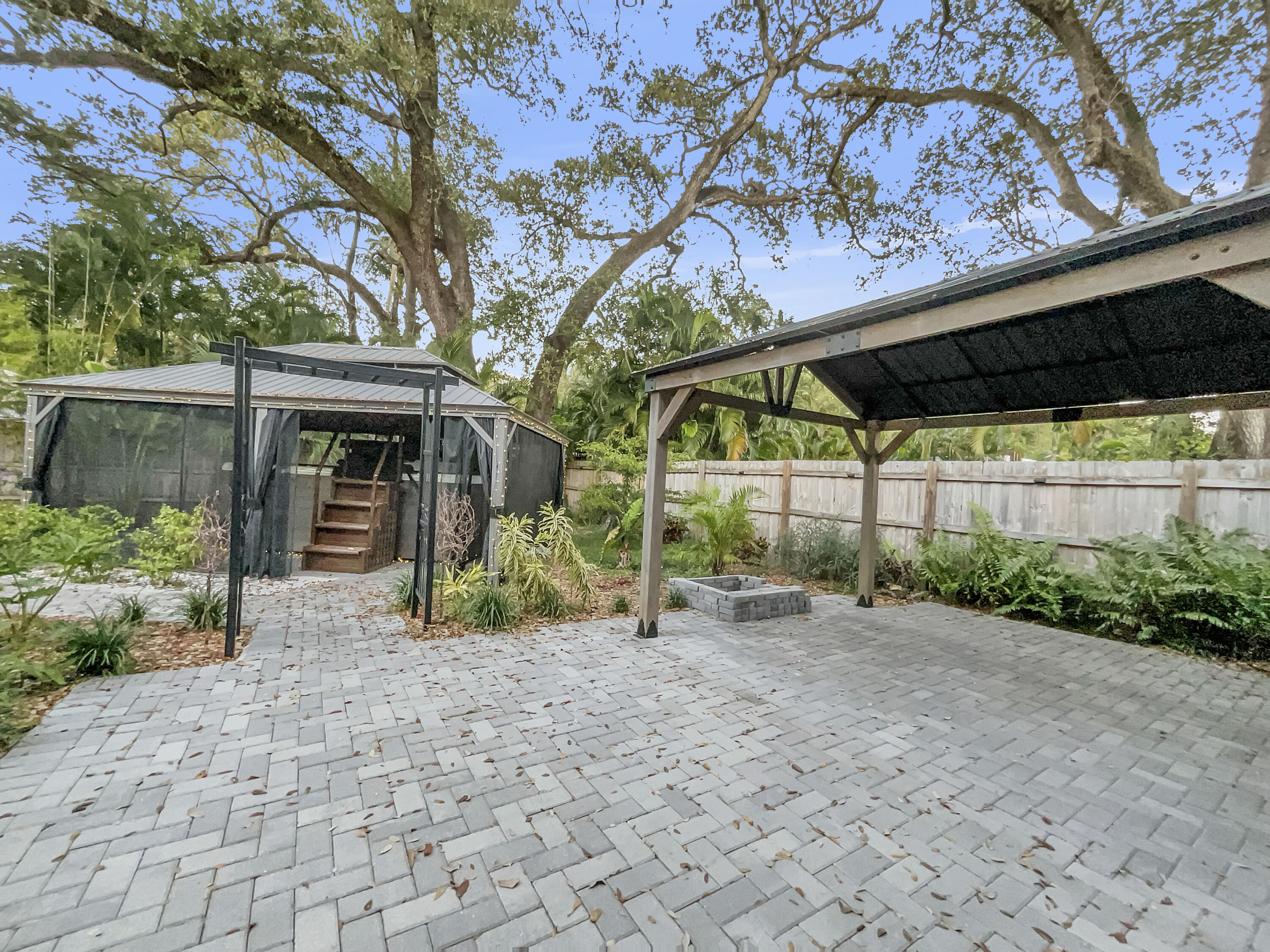 F A BARRETTS SUB OF W1/2 - Residential