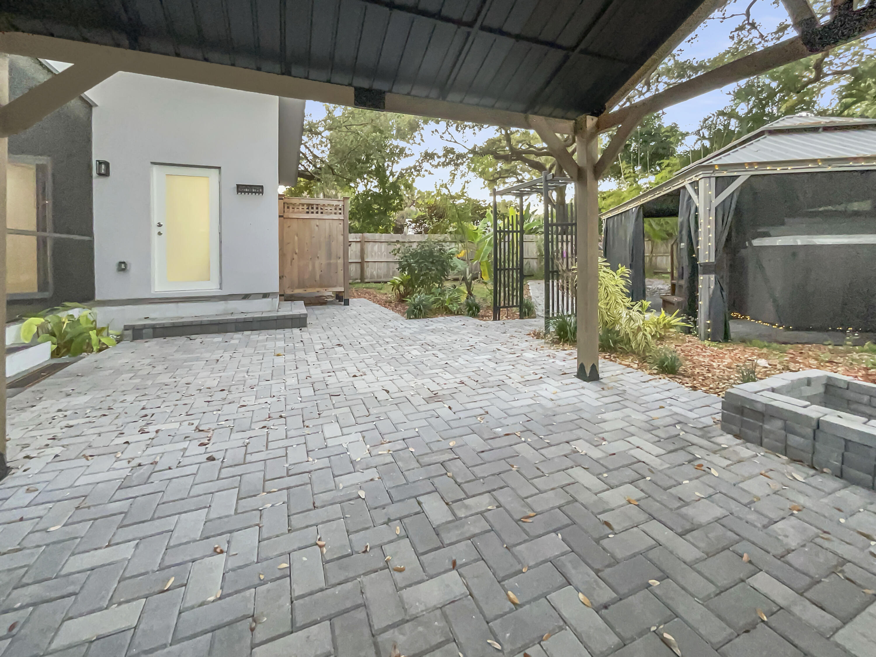 F A BARRETTS SUB OF W1/2 - Residential