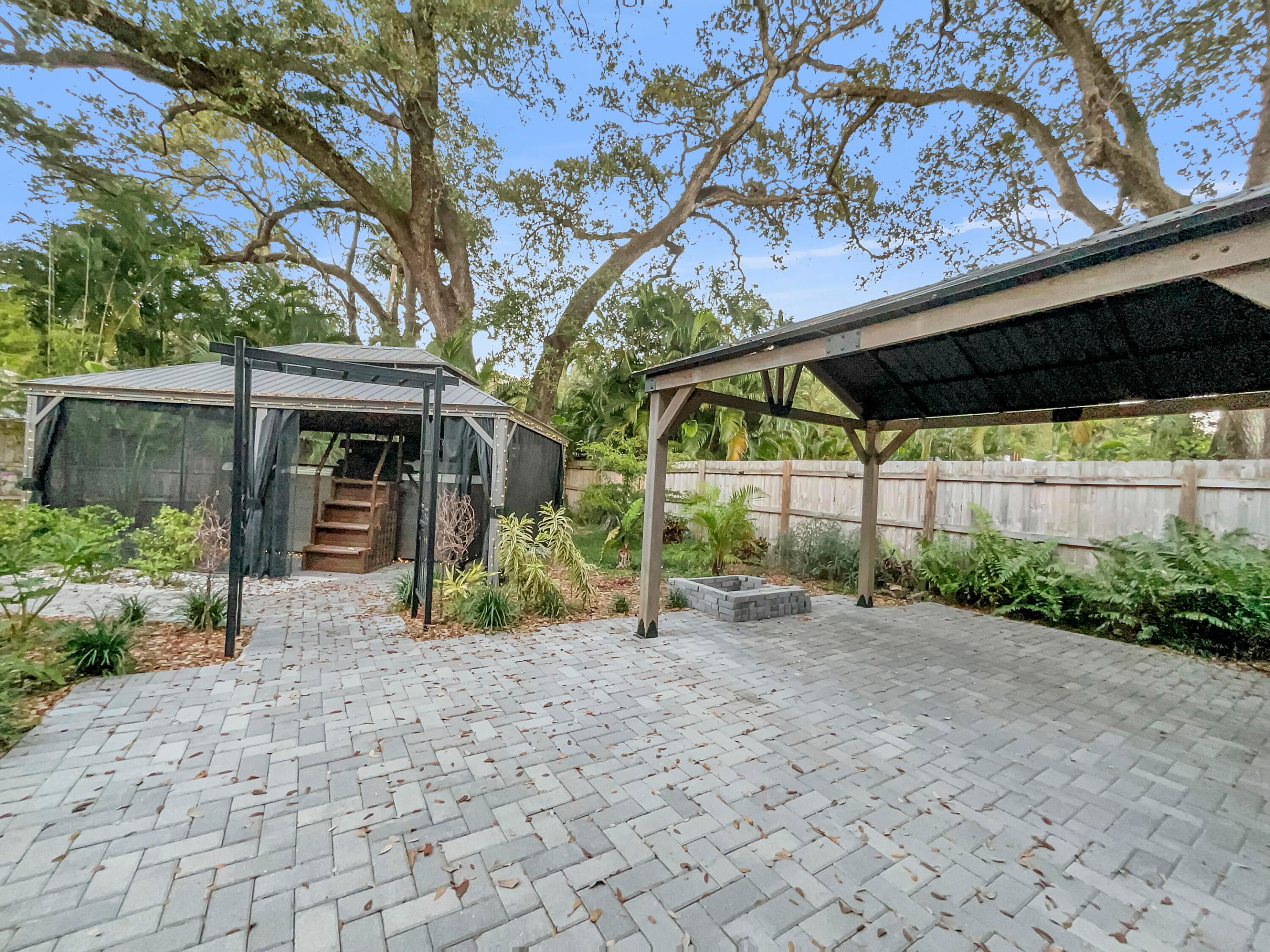 F A BARRETTS SUB OF W1/2 - Residential