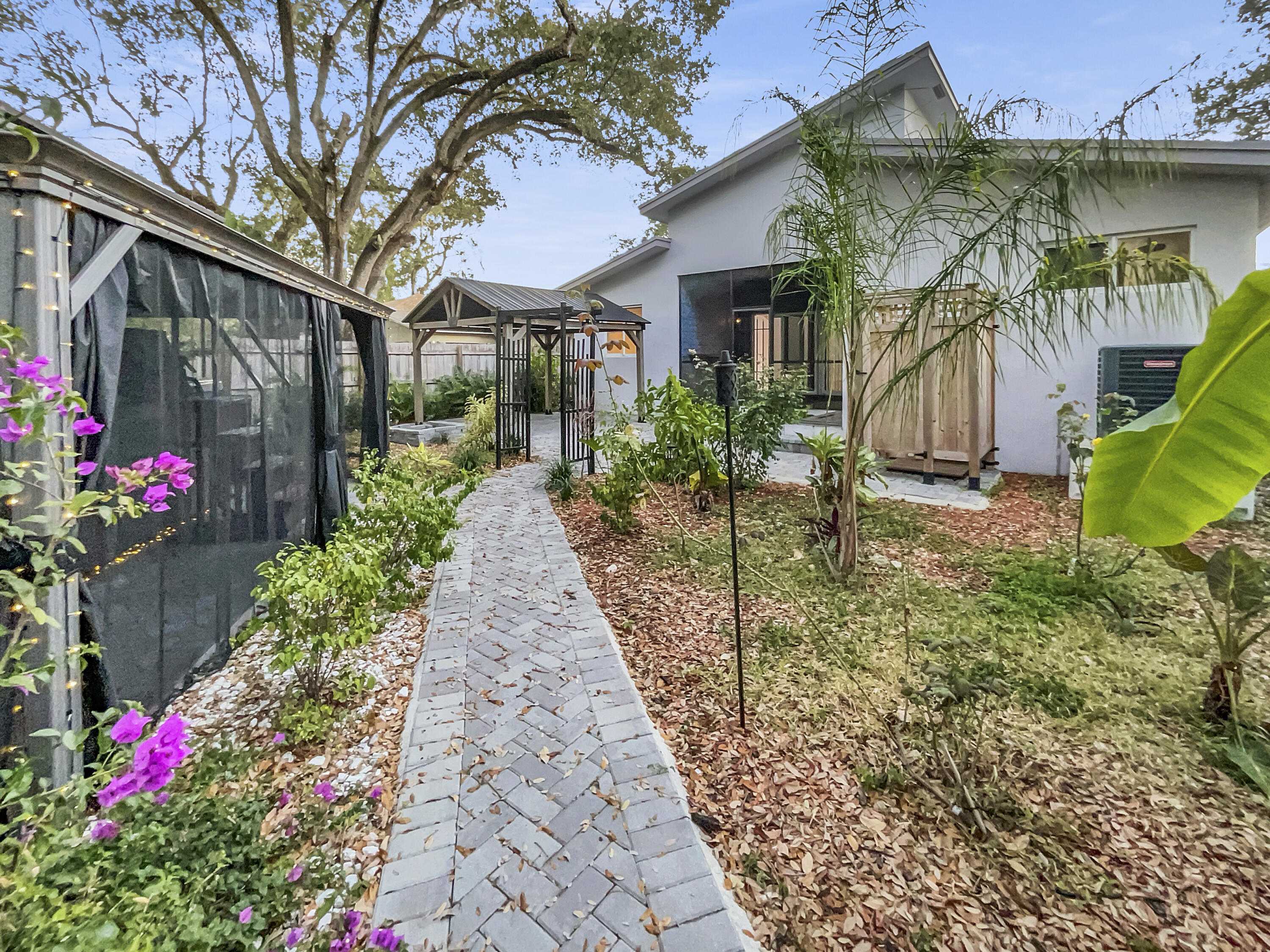 F A BARRETTS SUB OF W1/2 - Residential